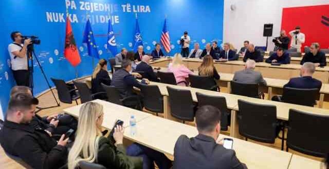 Berisha  Skapi i partisë lëshoi dje lajmin për urdhrin e arrestit të Tom Doshit dhe arratisjen e tij 